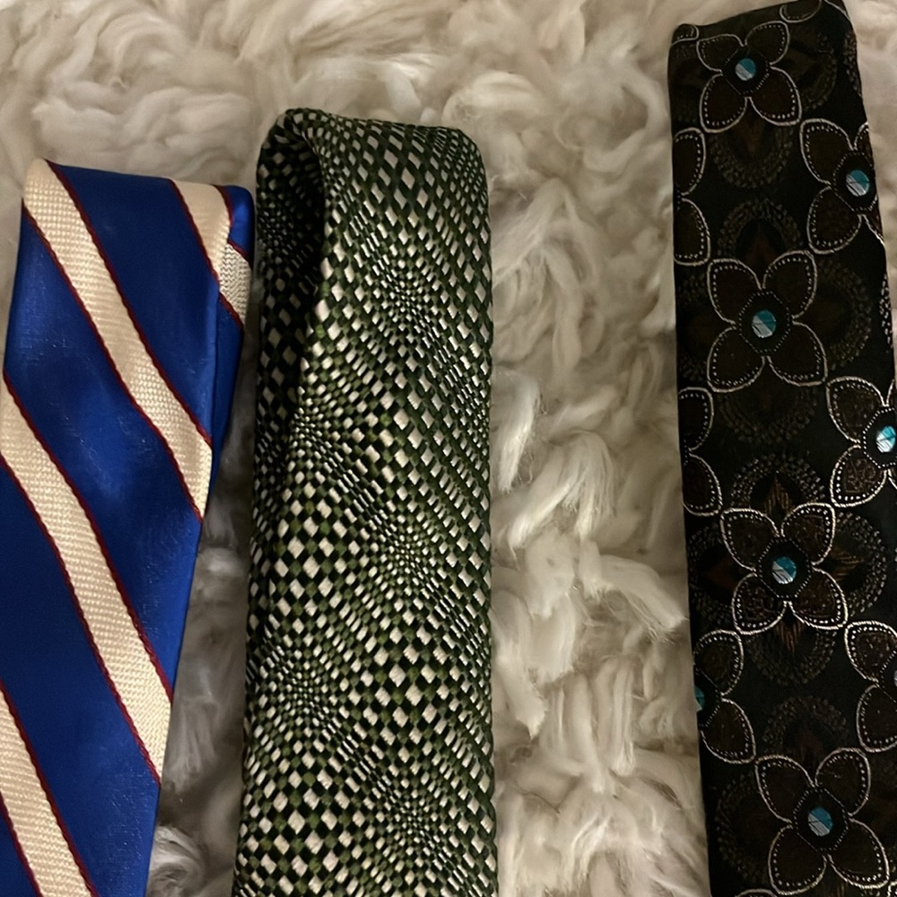 Multiple Ties - Picture 4 of 6